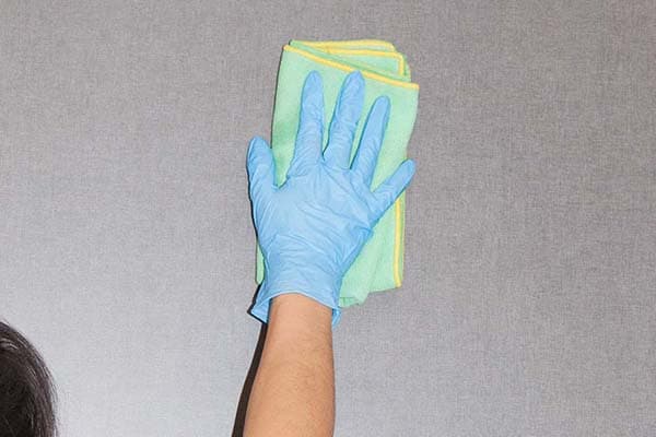 Nettoyer le papier peint en vinyle