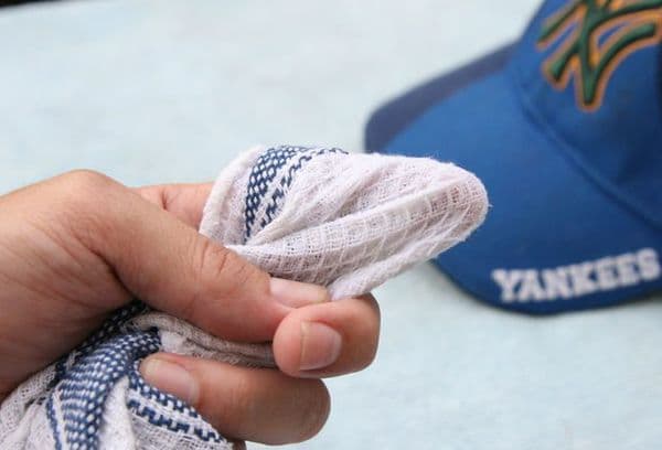 Nettoyer une casquette de baseball