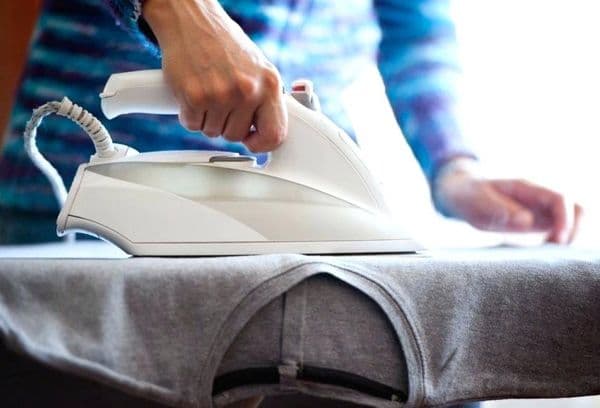 Repasser un t-shirt mouillé