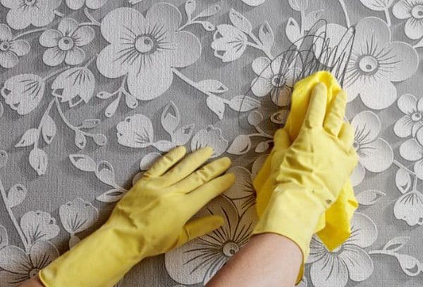 marques de stylo sur le papier peint