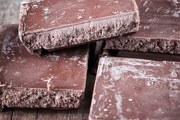 Enrobage blanc sur chocolat