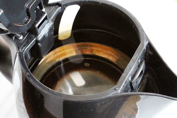 Tartre et rouille dans la bouilloire
