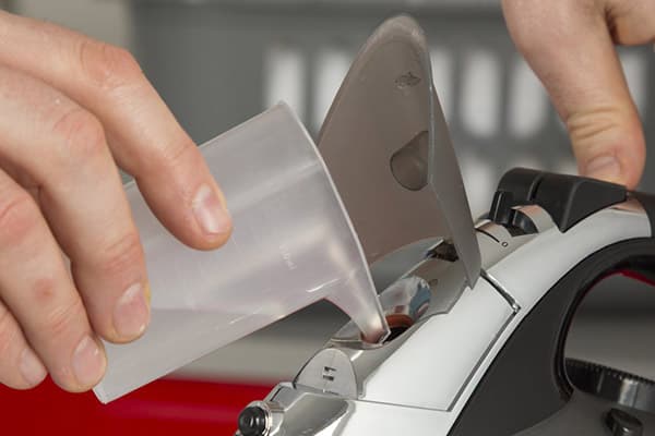 Remplissage du fer avec du liquide