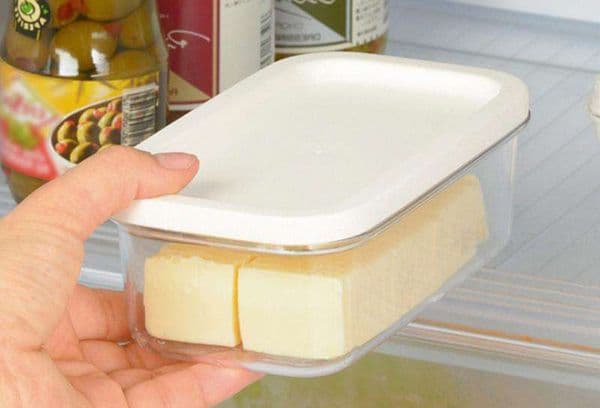 Huile dans un récipient en plastique