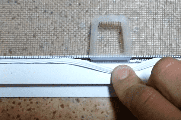 Remplacer les poignées d'une moustiquaire