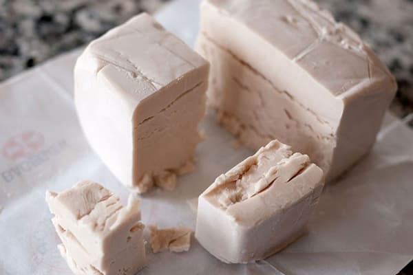 Levure de boulangerie vivante