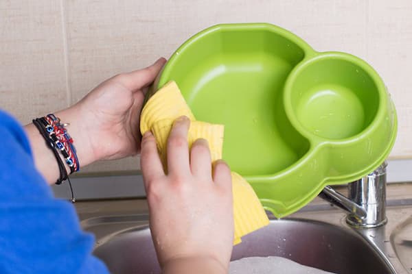 Nettoyer la gamelle du chien