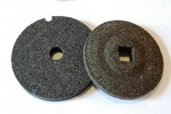 Meules abrasives pour affûter un couteau d'un hachoir à viande