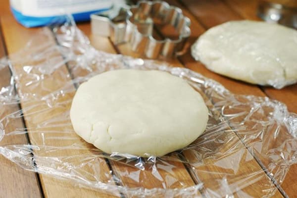 Pâte sur film alimentaire