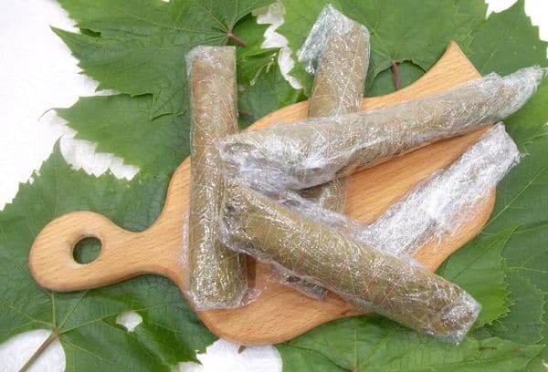 Feuilles congelées sous film alimentaire