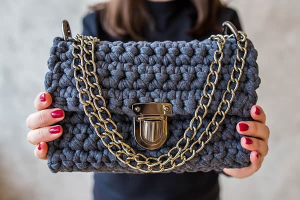 Sac tricoté à la main