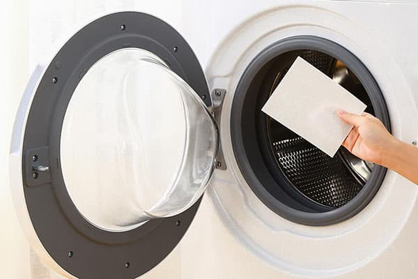 Feuille de lessive blanchissant