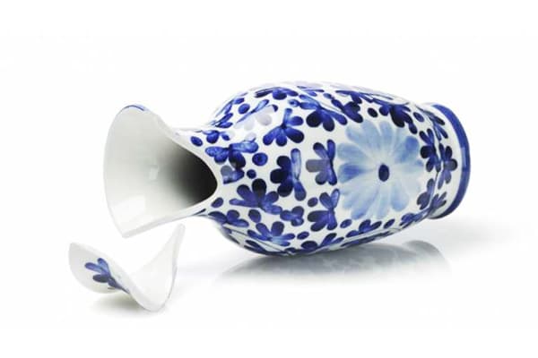 Vase à bord cassé