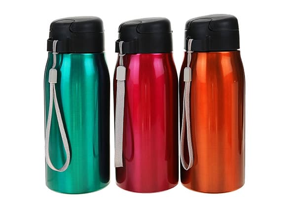 Bouteilles d'eau en acier