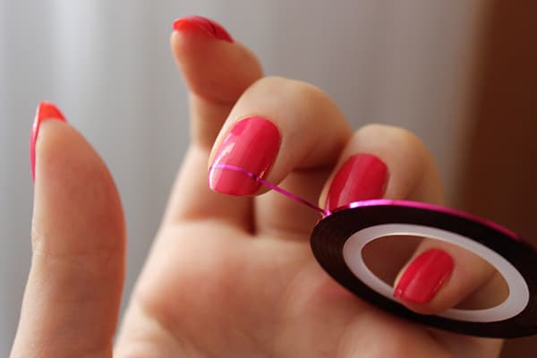 Du scotch pour la conception des ongles