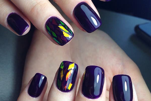 Conception d'ongles avec des morceaux de papier d'aluminium