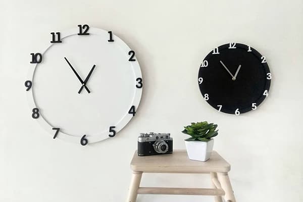 Horloge murale noir et blanc