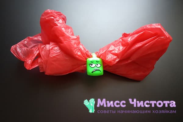 Agrafer sur un sac plastique plié