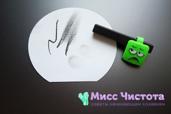 Agrafer sur un bâton de fusain artistique