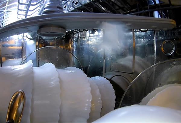 Lave-vaisselle à l'intérieur