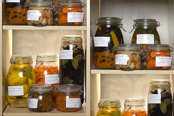 Légumes fermentés et marinés en bocaux