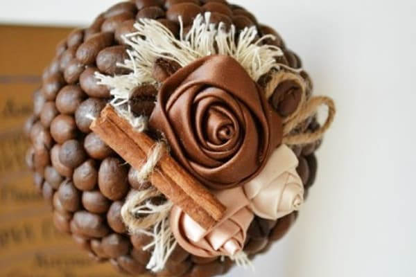 Décor topiaire à base de grains de café