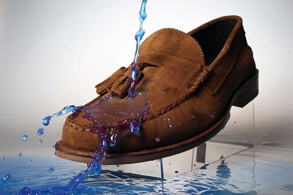 Chaussures en daim avec couche hydrofuge