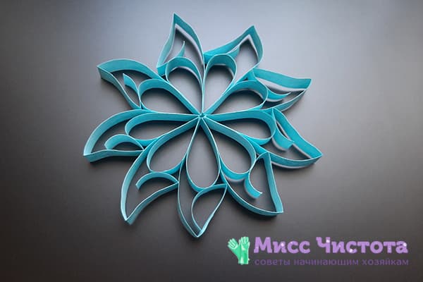 Flocon de neige fait de bandes de papier