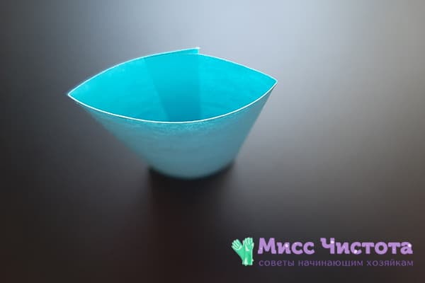 Bord de papier collé