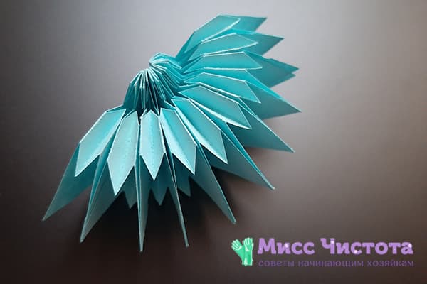 Modules pour flocons de neige, collés ensemble avec un éventail