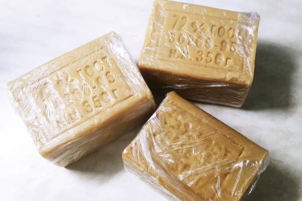 Pains de savon à lessive en polyéthylène