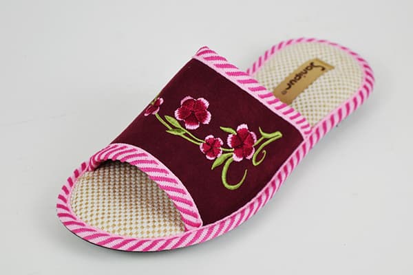 Pantoufle à bout ouvert