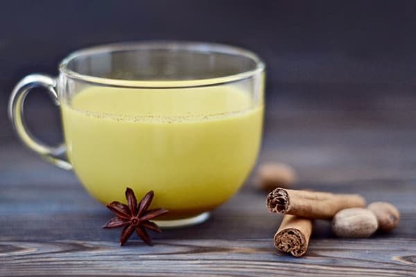 Lait doré au curcuma
