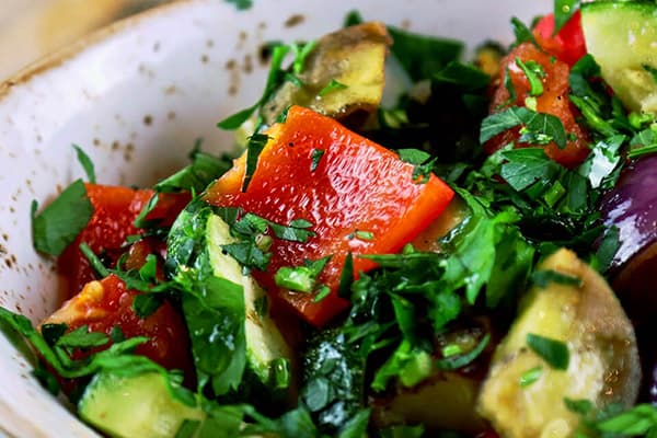 Salade de poivrons, courgettes et tomates
