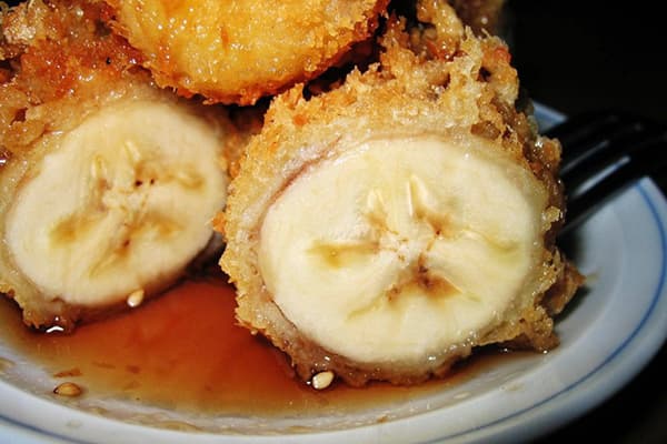 Bananes frites en pâte