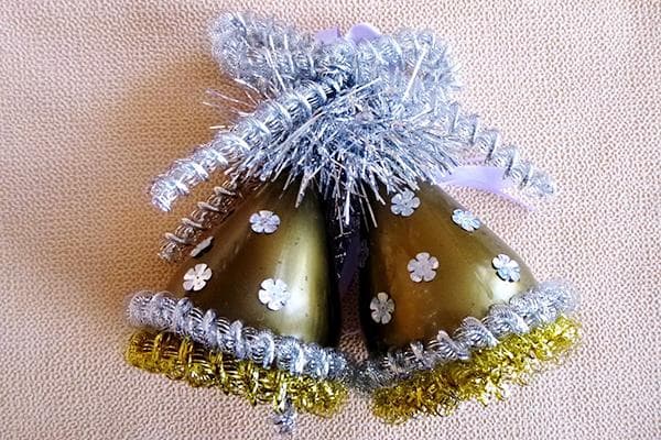 Cloches fabriquées à partir de bouteilles en plastique