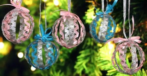 Balles fabriquées à partir de bouteilles en plastique et de rubans