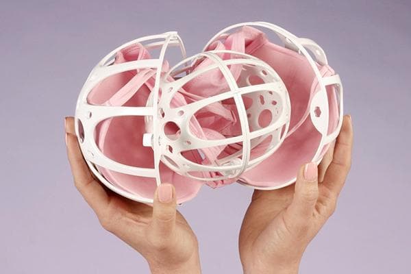 Récipient pour laver les soutiens-gorge