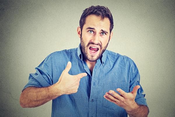 L'homme est indigné