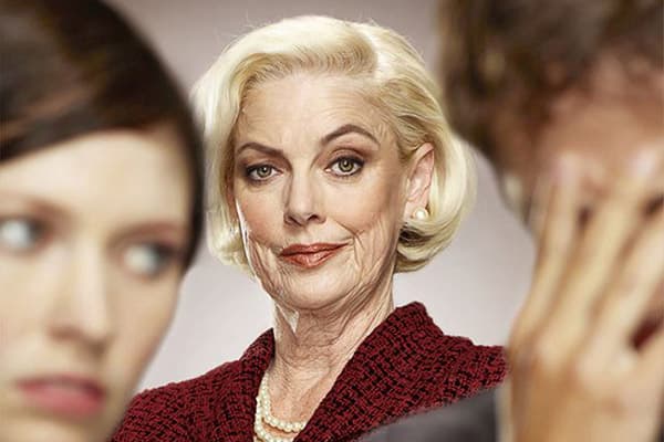 Belle-mère autoritaire