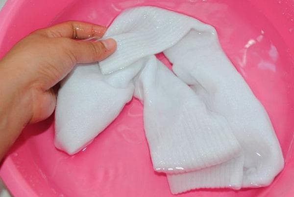 Laver les chaussettes blanches