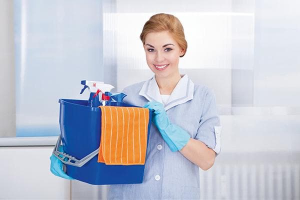 Employé d'une entreprise de nettoyage