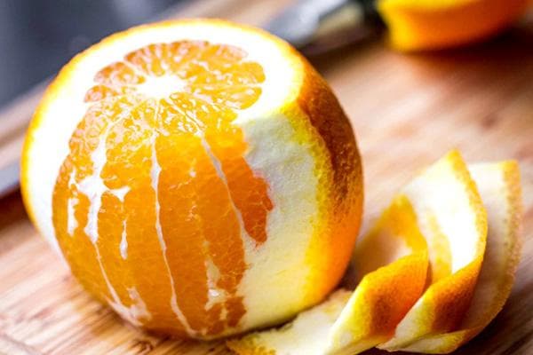 Peler une orange