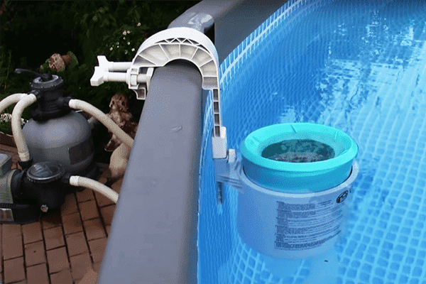 Nettoyer une piscine avec du sulfate de cuivre
