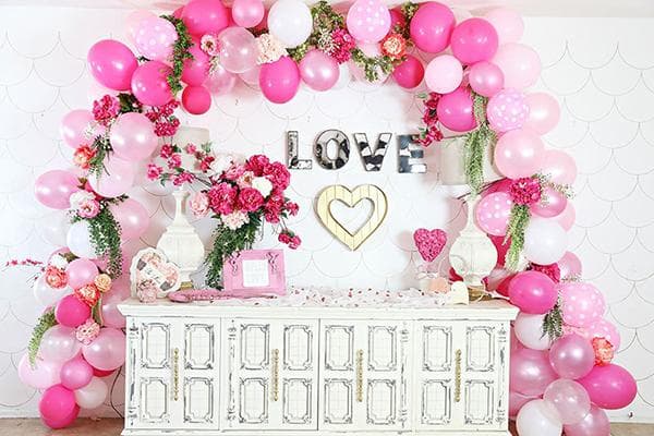 Zone photo avec des ballons pour le 14 février