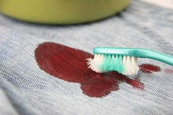 Enlever les taches de sang sur les jeans
