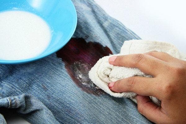 Enlever les taches de sang sur le denim
