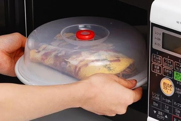 Couvercle en plastique pour four à micro-ondes