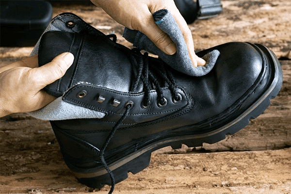 Nettoyer les chaussures d'hiver