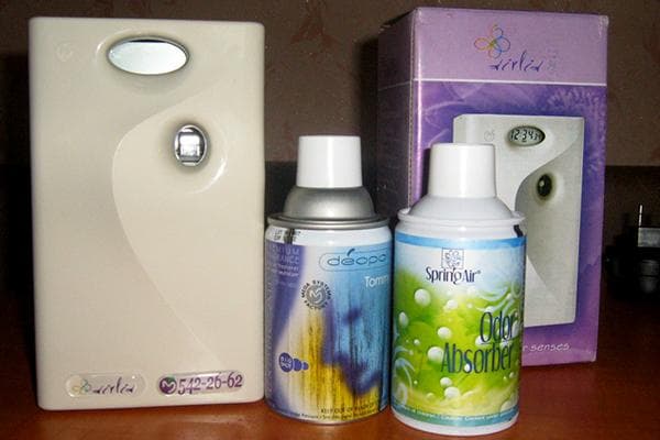 Arôme d'air automatique et flacons pulvérisateurs remplaçables